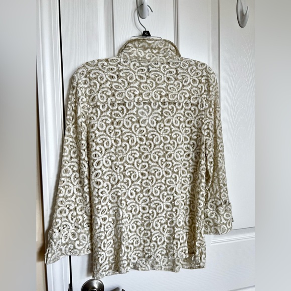Jones Wear, beige floral Stretchy lace 3/4 sleeve blouse. Size 14. - Picture 4 of 11